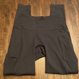Gymshark leggings small with pockets.